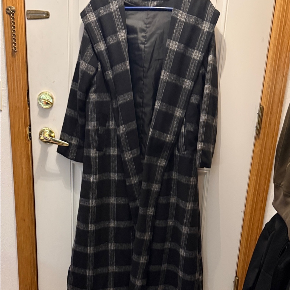 Long Plaid Open-Front Trench Coat — Black & Gray